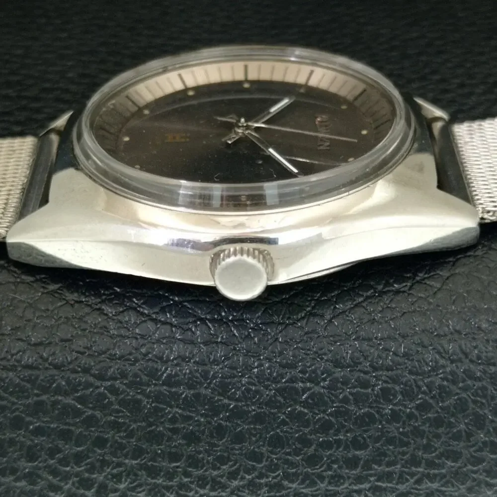 Vintage 1970 Allwyn Manual Mens Silver Watch W/Metal Strap & Silver accents